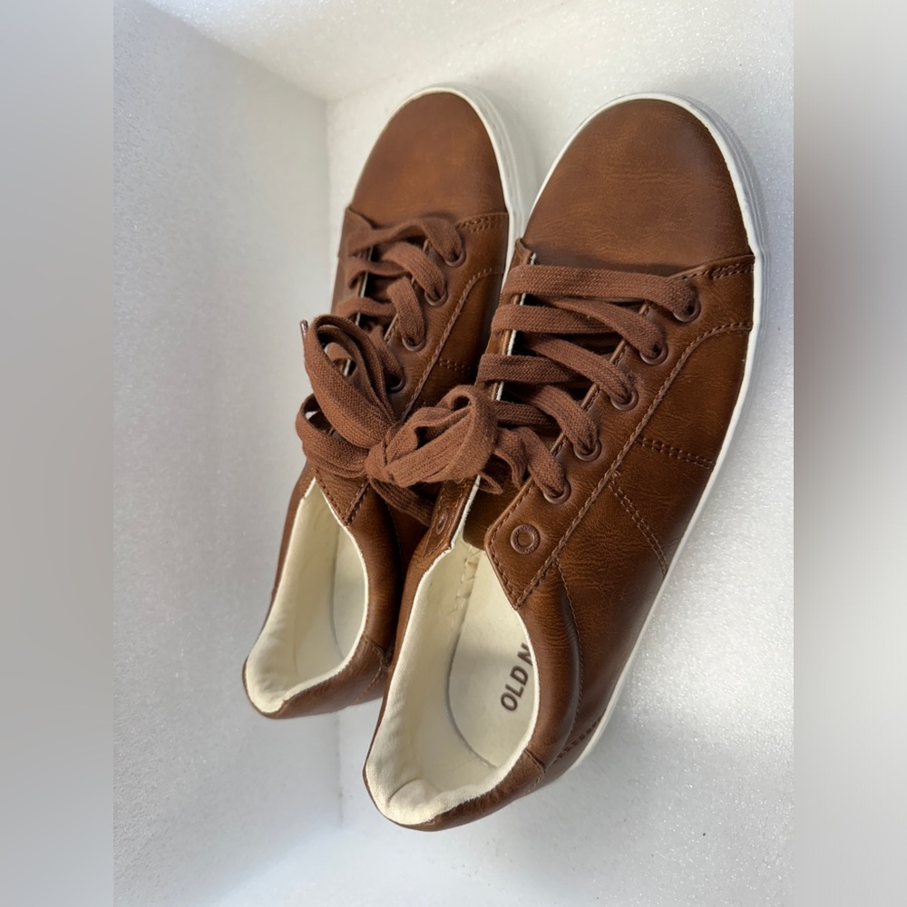 Old Navy Brown Men's Tennis Sneakers. - Picture 1 of 3